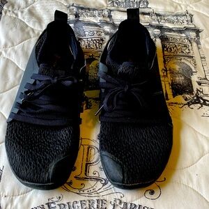 Vivobarefoot Kasana size 40.  Always worn with socks.  Try Vivos!